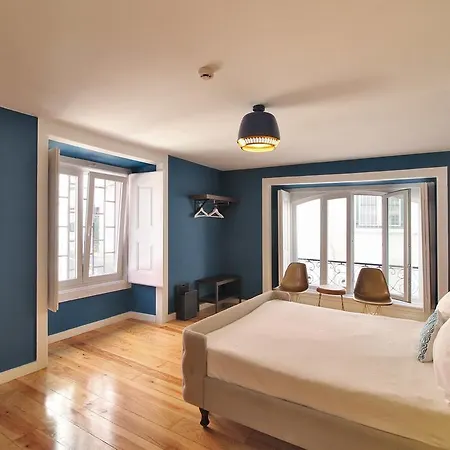 스테이 인 리스본 호스텔 *