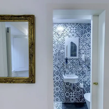 스테이 인 리스본 호스텔 *